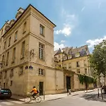 Luxury 3 bedroom Loft in Heritage Building - LE MARAIS